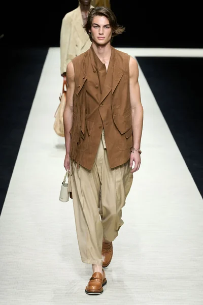 Look 22